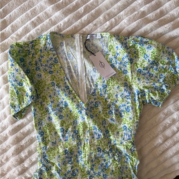 NWT Floral Puff Sleeve Dress - Picture 3 of 3